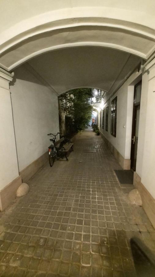 Happy Apartment In The Heart Of Budapest With 2 Rooms ภายนอก รูปภาพ