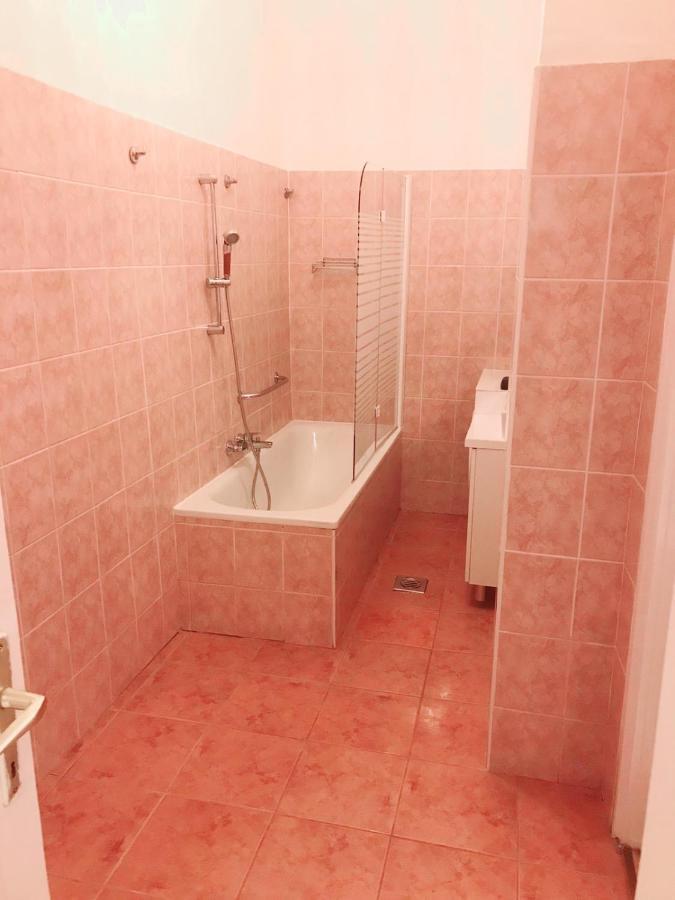 Happy Apartment In The Heart Of Budapest With 2 Rooms ภายนอก รูปภาพ