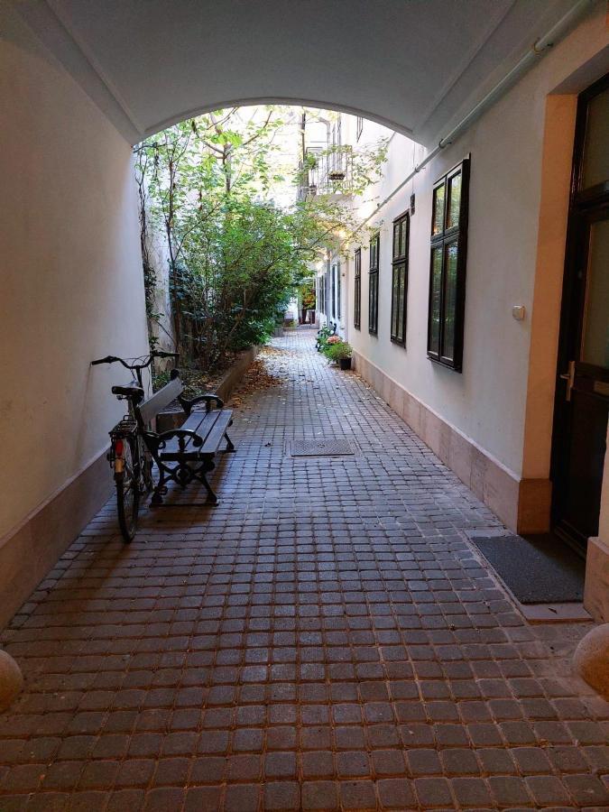 Happy Apartment In The Heart Of Budapest With 2 Rooms ภายนอก รูปภาพ